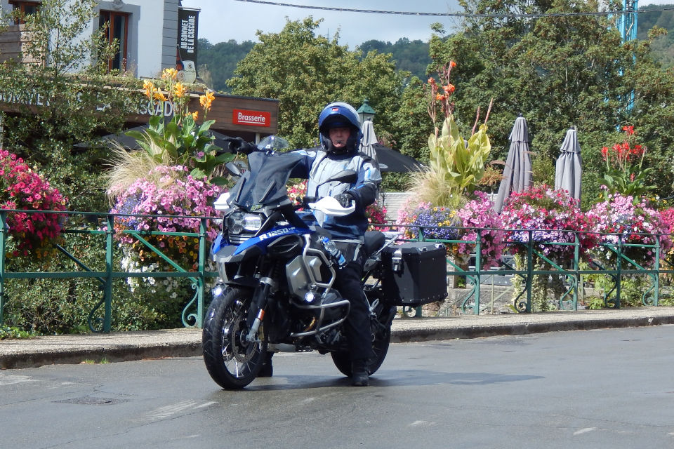 Motorrijbewijspoint Roosendaal examengarantie AVB en AVD